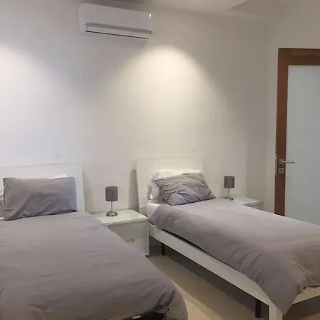 The One - 4 Bedroom St Julian's Apartament *